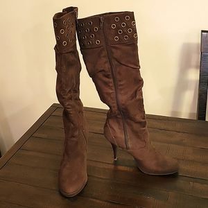 Sattire Brown Faux Suade Boots size 7 1/2